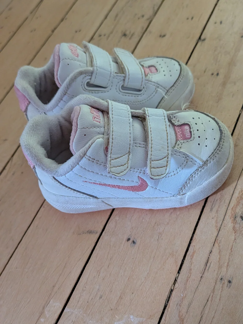 Nike Kids Toddler Baby White Sneakers with Pink Size 4